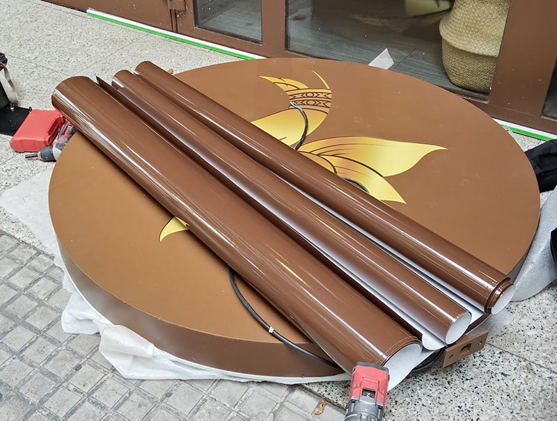 fabricación de rótulo nuevo para negocio en Girona