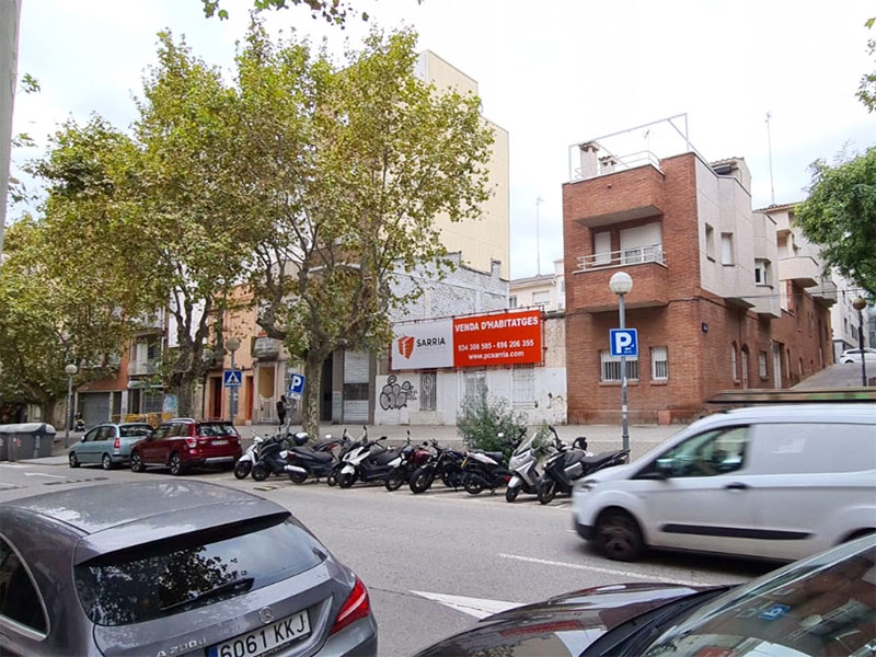 instalación de lona publicitaria con bastidor de tubo a medida