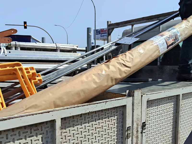 transporte de lona publicitaria con camión a Barcelona