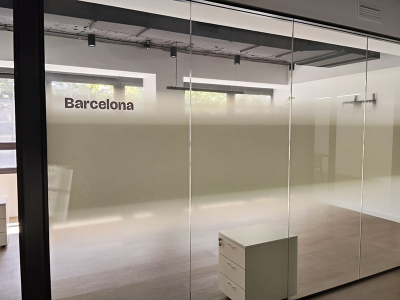 ejemplo de vinilos para oficinas en Barcelona