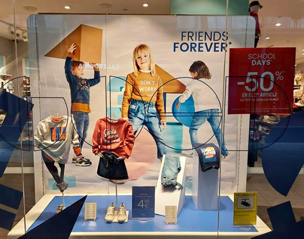 Rotulación de escaparate en Centro Comercial en Barcelona