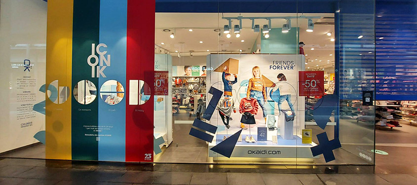 Rotulación de escaparate-centro en comercial en Barcelona